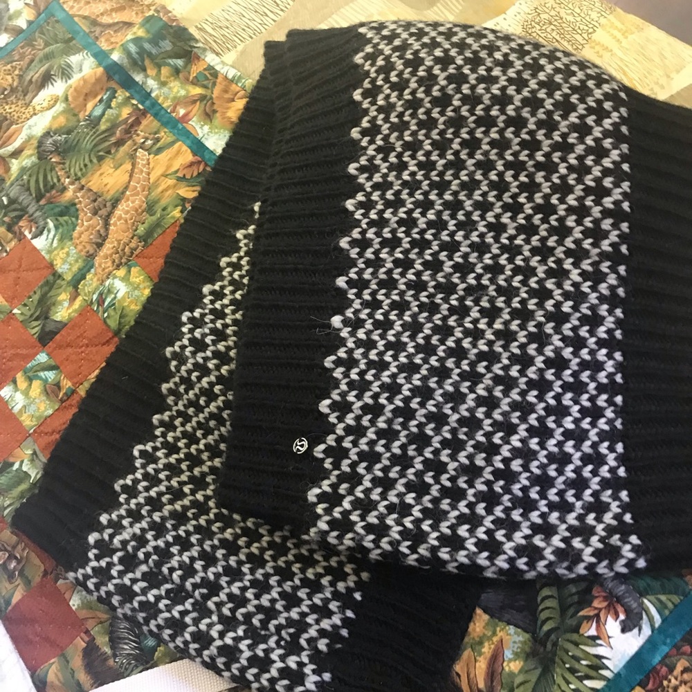 Lululemon Infinity Scarf - Picture 2 of 4